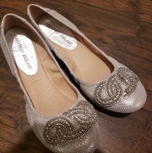 Antonio Melani Flats